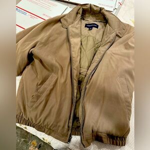 Men’s beige London fog jacket size medium
Excellent condition